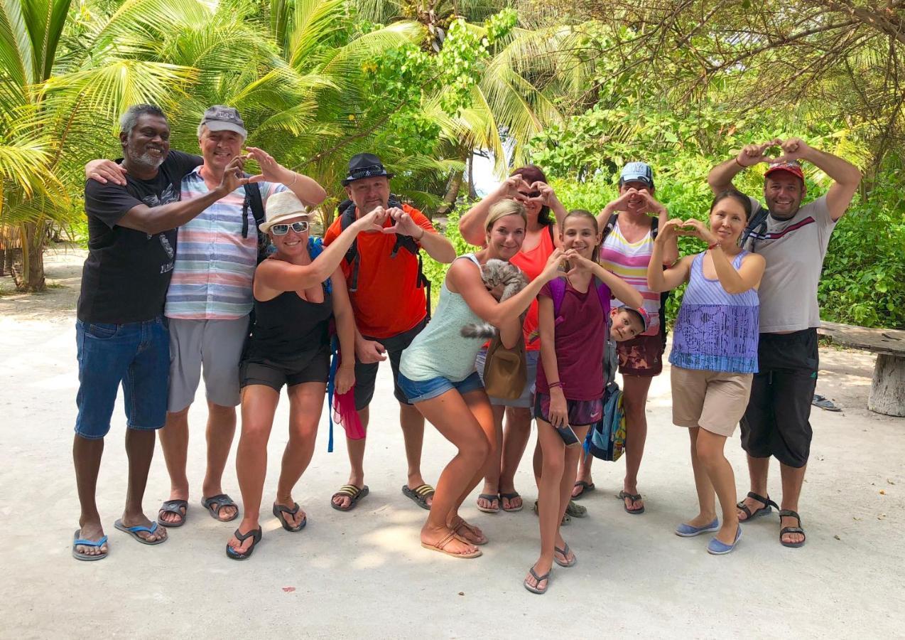 Three Hearts Guesthouse And Villas Fulhadhoo Exteriör bild