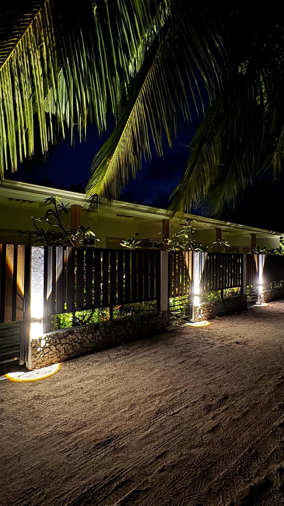 Three Hearts Guesthouse And Villas Fulhadhoo Rum bild